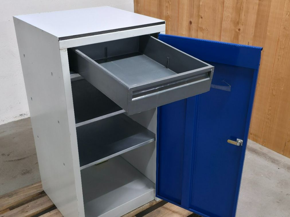 Armadi: Gebrauchter abschliessbarer Metallschrank – Usato da Utzenstorf venduto da Matec-GmbH 5