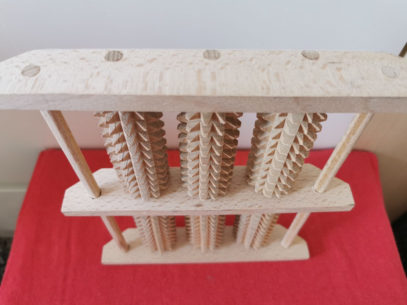 Massagegeräte: Fussmassagegerät aus Holz – Neu und originalverpackt aus Schlieren von vlalif 2