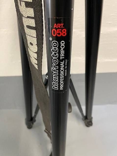 Manfrotto Treppiedi & Teste: Manfrotto Professional Tripod Stativ Art. 058 – Usato da Waedenswil venduto da paimai
