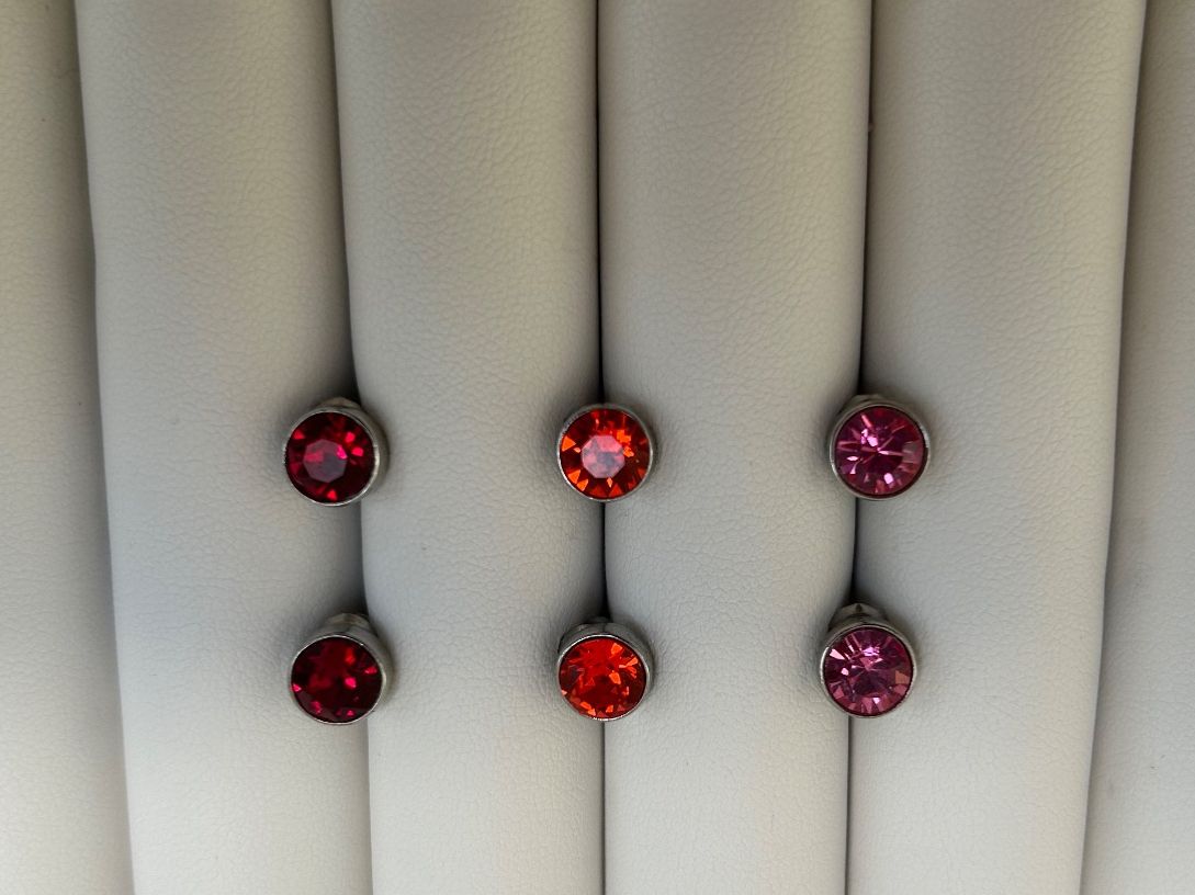 Altri gioielli: Ohrstecker-Set mit Swarovski-Steinen rot Nr. 2 – Nuovo (secondo la descrizione) da Rothenburg venduto da stacostaco 1