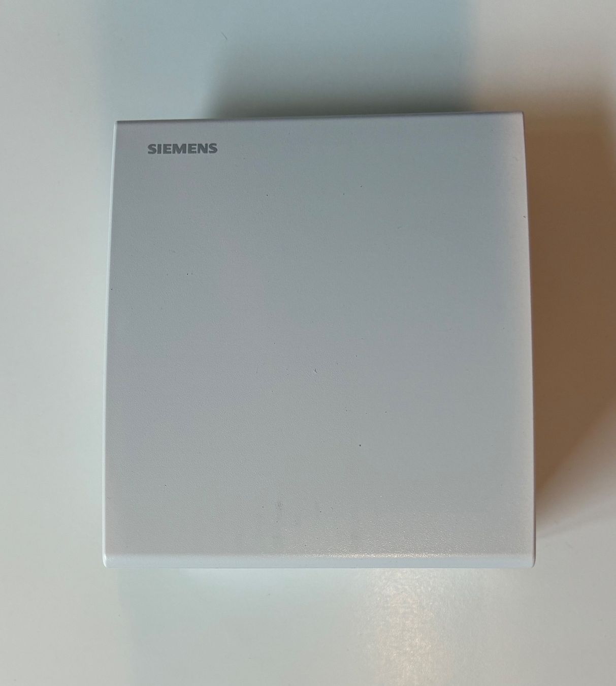 Siemens Misurare: Raum-Luftqualitätsfühler CO2+Temperatur+rel.Luftfeuchtigkeit – Nuovo e nell'imballaggio originale da Kräiligen venduto da MonteBerna