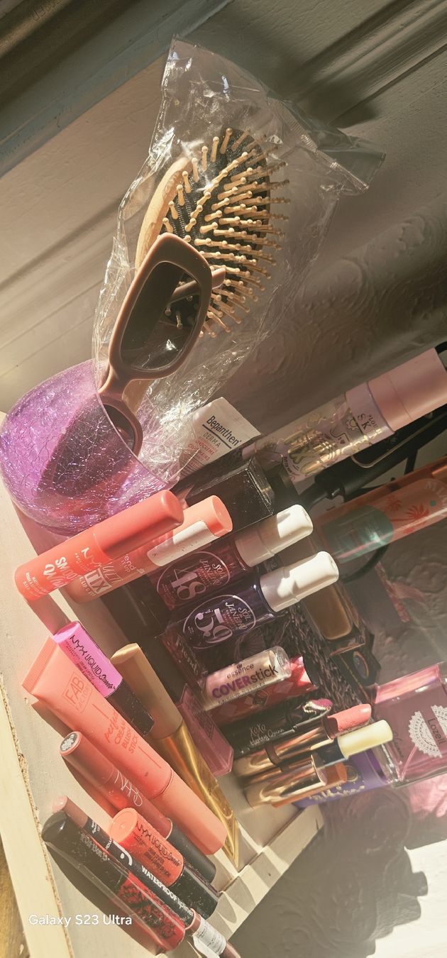 Nars Maquillage: Cosmetics assorted brands lipstick gloss hairspray perfume . – D'occasion à Rorschach par Alles_9.90 2