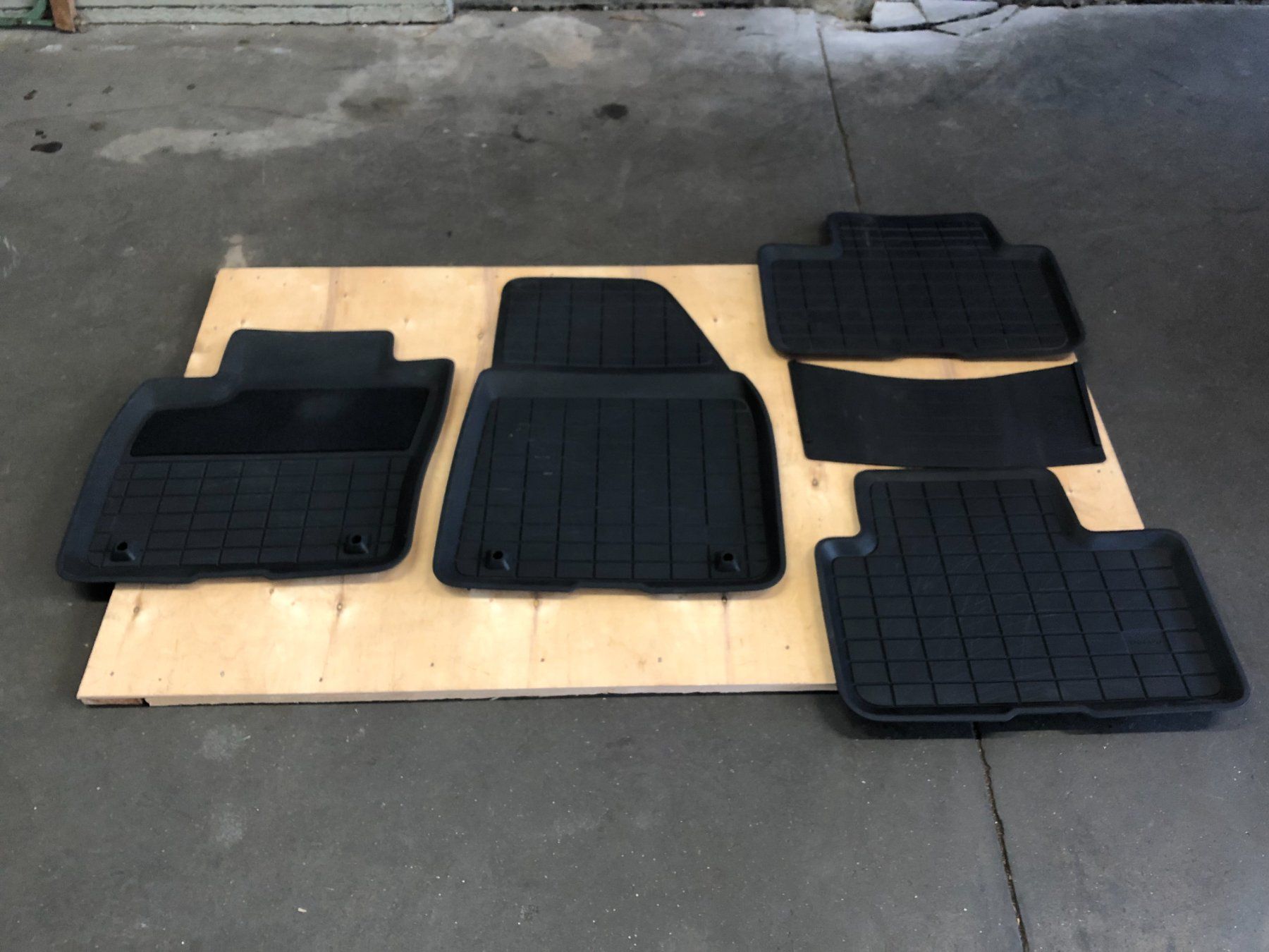 Volvo Tappeti & Tappetini: Allwettermatten Gummi Volvo XC40 Original – Usato da Kriessern venduto da schwedenstahl_fan 1