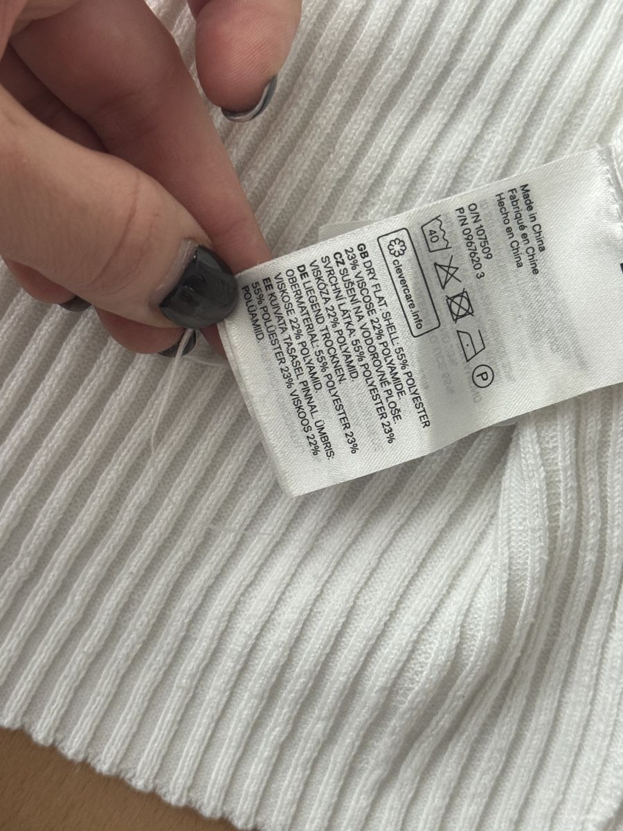 H&M Top: H&M Ribbed Tank Top - White – Usato da Sattel venduto da Zlata1 2