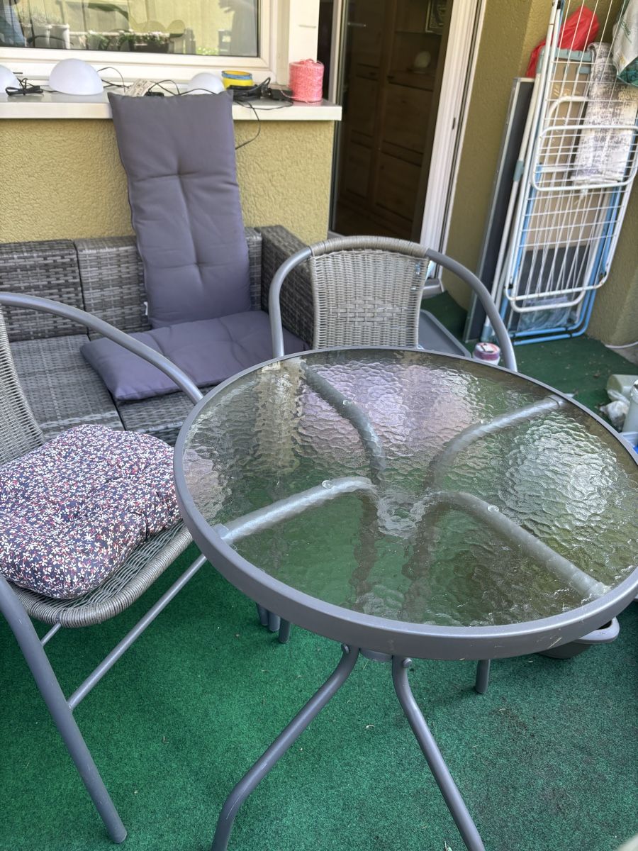 Tische: Gartentisch mit zwei Stühlen – Gebraucht aus Glattbrugg von xiki11