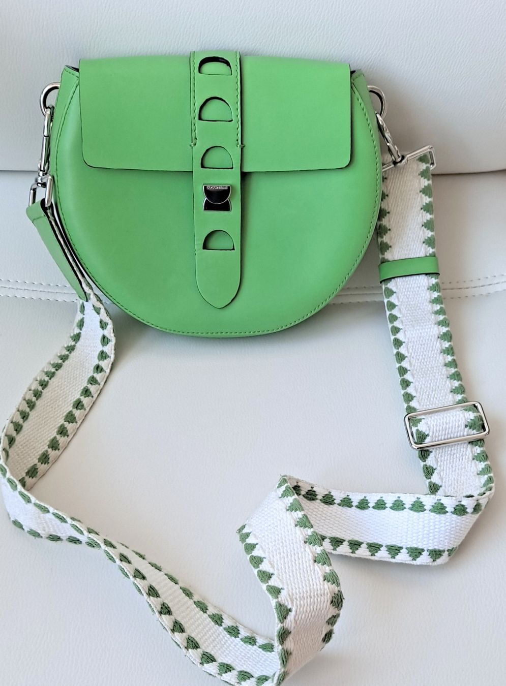 Coccinelle Borse da donna: Coccinelle carousel mini Leder Crossbody – Usato da Liestal venduto da Mas-Y-Mas