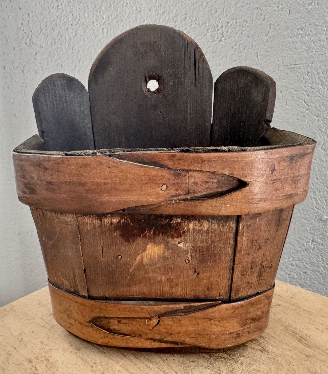 Toutes les décorations: Antikes kleines Gefäss Holz Bauernhof  – D'occasion à Rothrist par Luckywinner 1