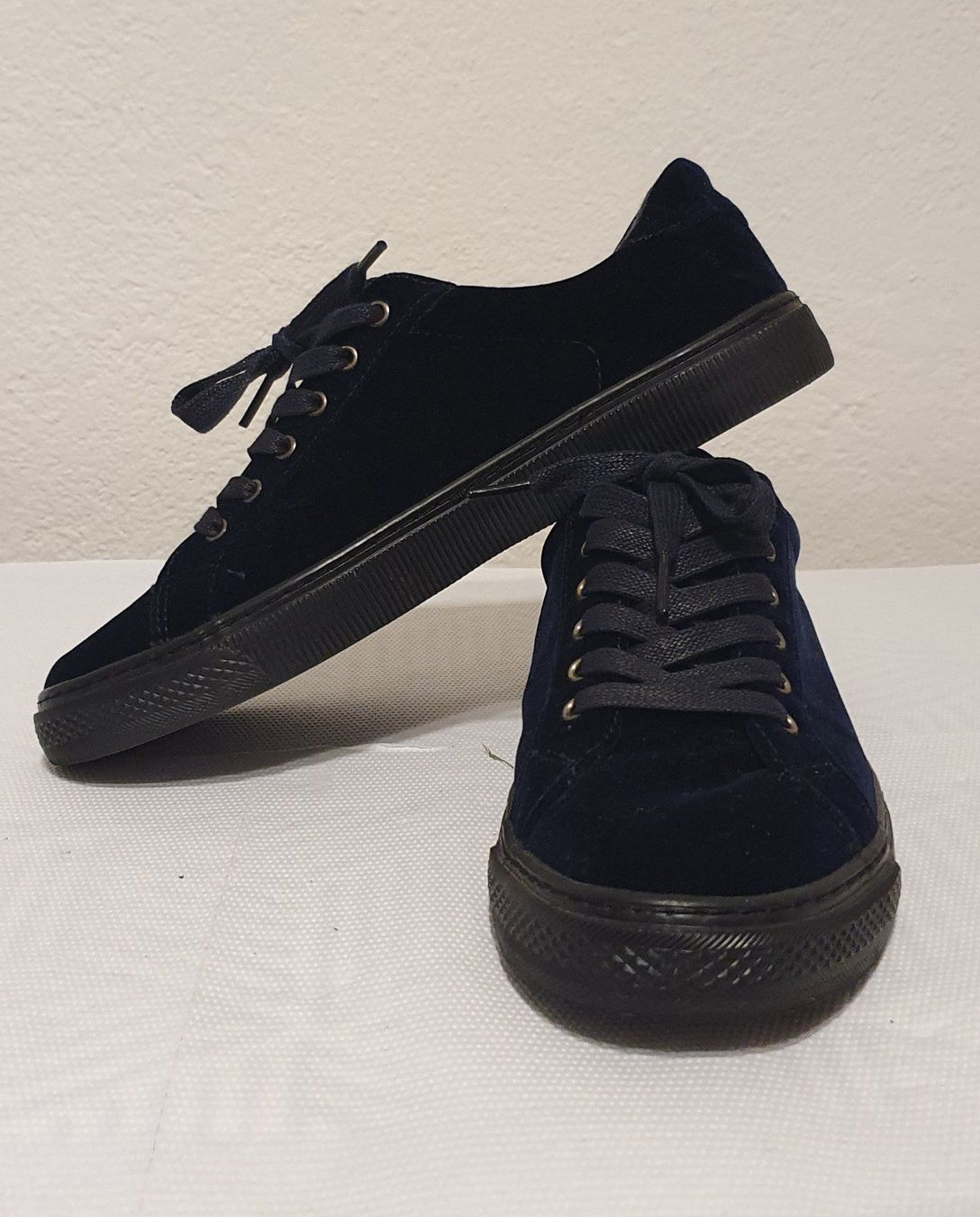 Damenschuhe: Velour Schnürschuhe gr 39 – Gebraucht aus Niederbipp von fashionfuchs