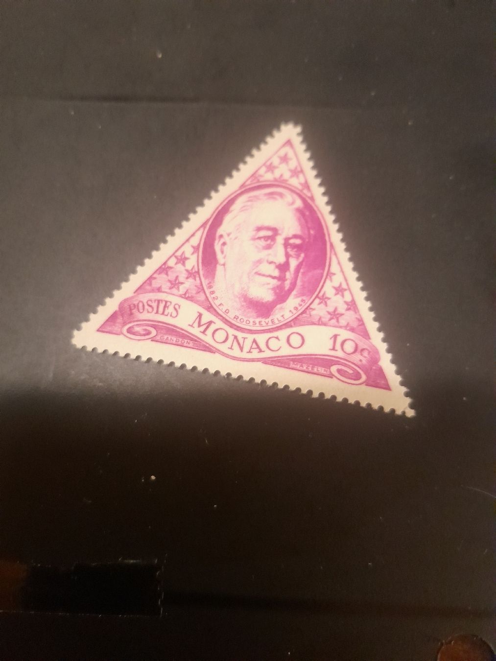 Tutti i francobolli: Monaco - Timbre triangle rose Franklin D. Roosevelt 1949 – Usato da Marly venduto da globetrotter1723