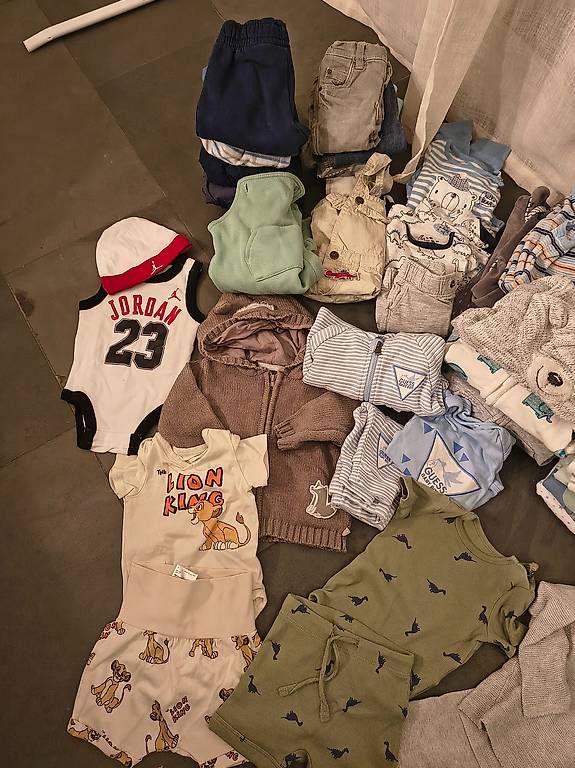 Lotti & Set di vestiti: Sehr grosses Kleiderpaket Grösse 62 – Usato da Näfels venduto da Carmii 3