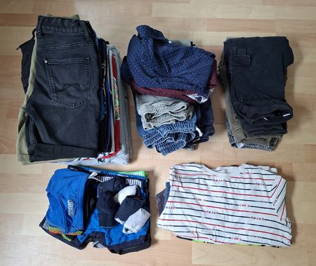 Grosses Kleiderpaket für Jungen (43 Teile, Gr. 134/140)