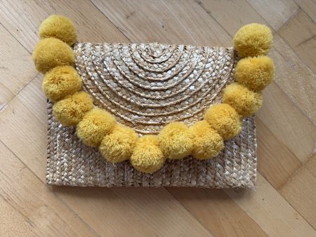 Stroh Clutch gelb mit Bommeln Marke Shiraleah Grösse M