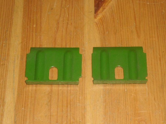 Autres pour métaux et serrurerie: 2 Stk. Batterie - Halterung zu John Deere – Neuf (Voir description) à Büren SO par omsa