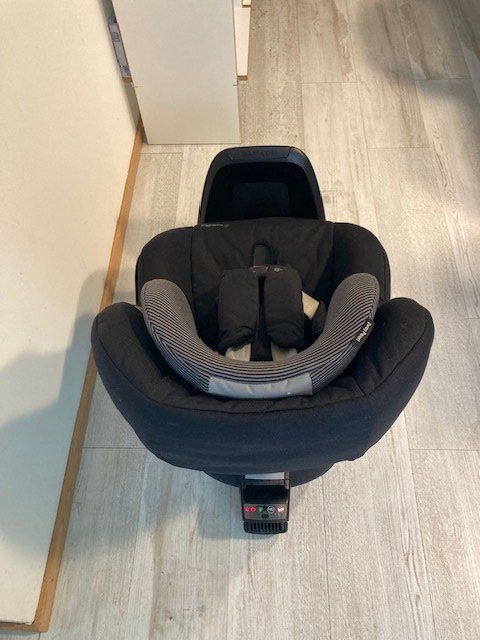 Maxi-Cosi Auto-Kindersitze: Maxi Cosi 2wayfix Station mit Kindersitz – Gebraucht aus Zürich von Laura1079 8