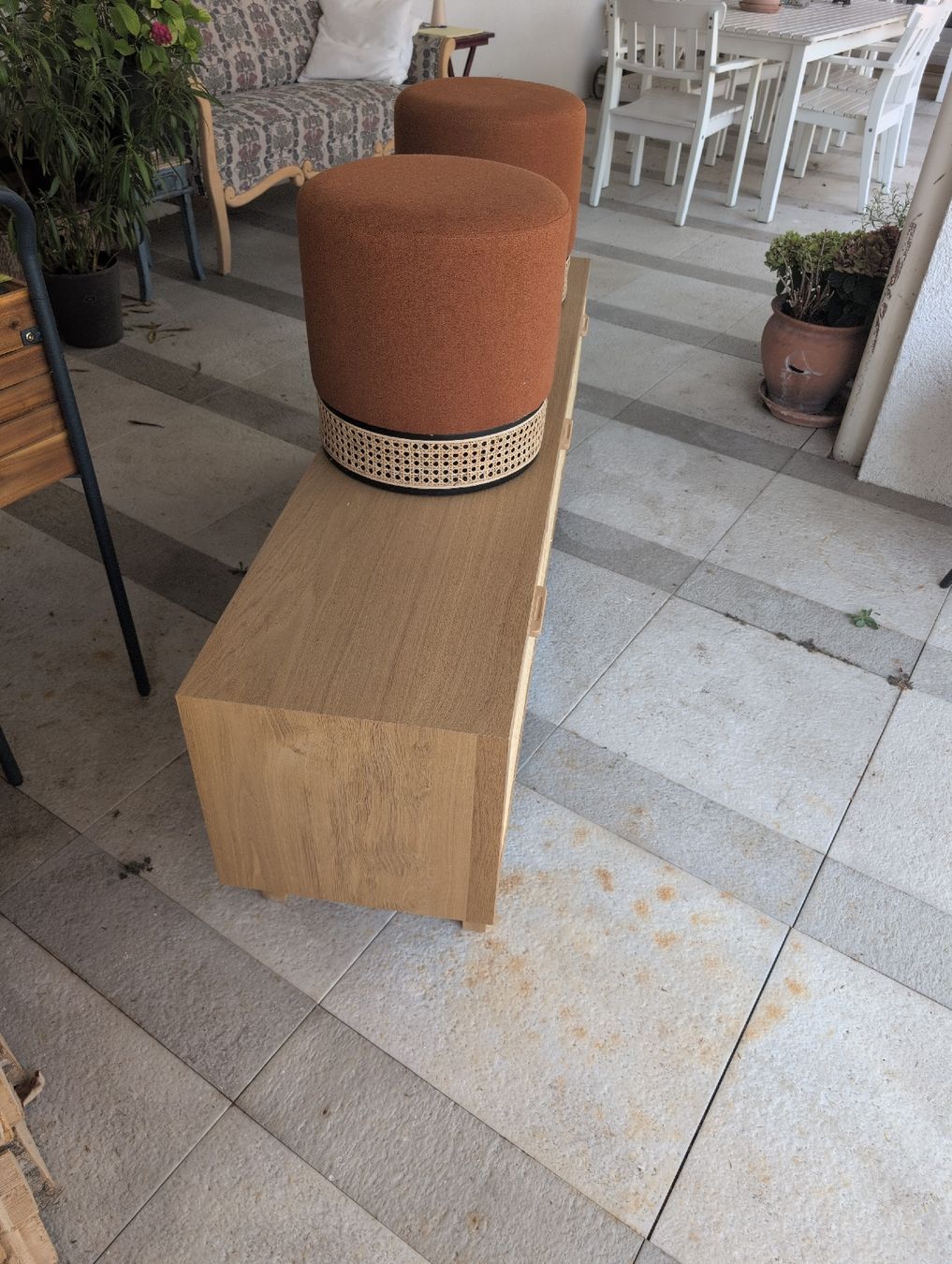 Mobili TV: Lowboard with 3 doors and 2 stools light wood good condition – Usato da Adliswil venduto da len_6fsr 4