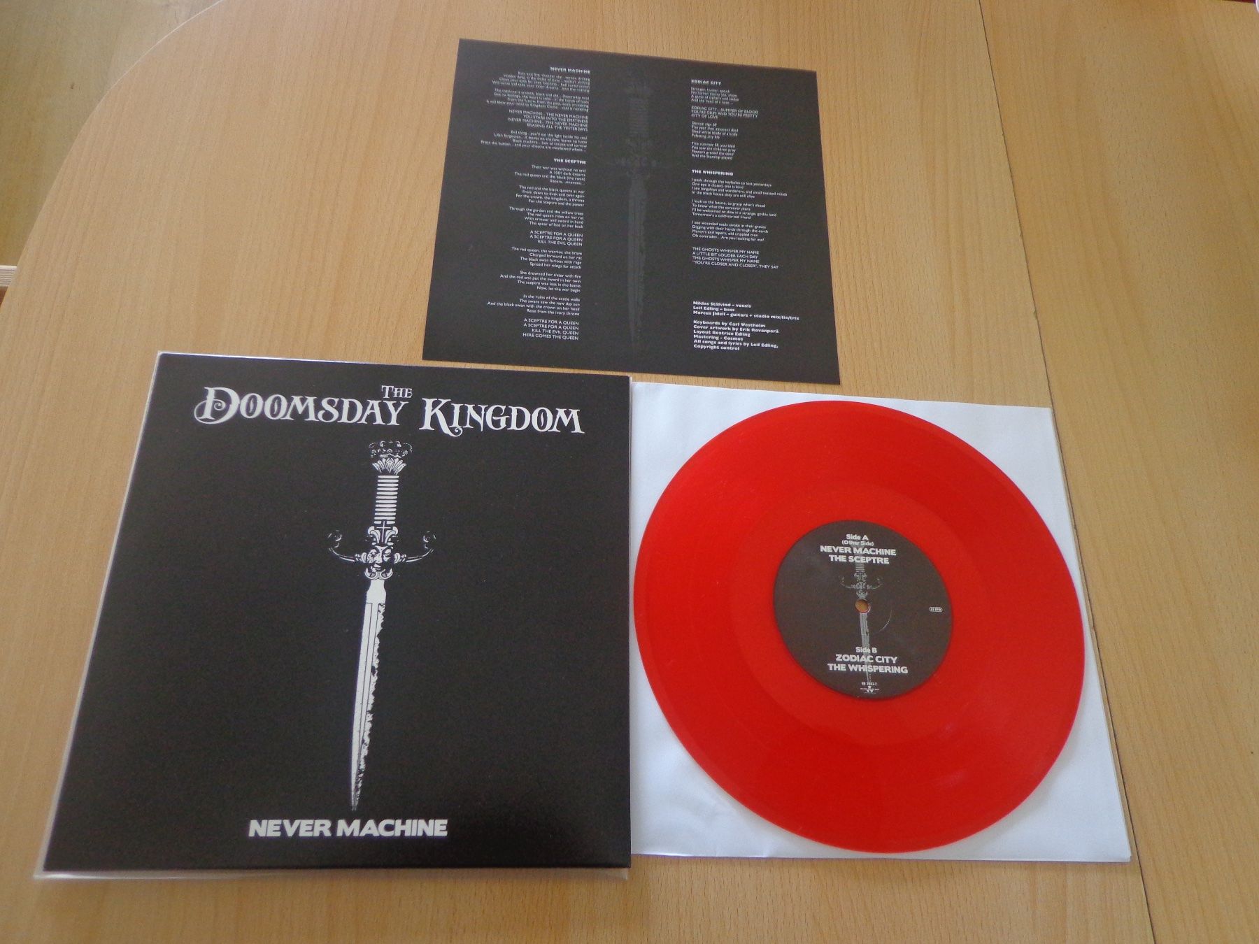 Dischi in vinile: The Doomsday Kingdom-Never Machine 10'' Red Vinyl Candlemass – Nuovo (secondo la descrizione) da Brienz BE venduto da INTERNALFIRE