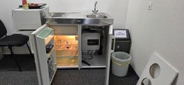 Miniküche mit Kühlschrank und Durchlauferhitzer gebraucht