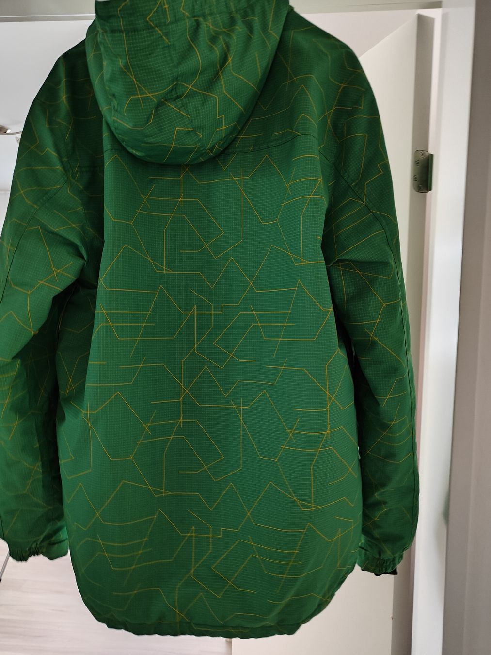 Giacche: Leichte Winterjacke grün/gelb – Usato da Tuggen venduto da Basinger 1