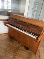 Piano Eterna Pianino Nussbaum mit Rollen guter Zustand