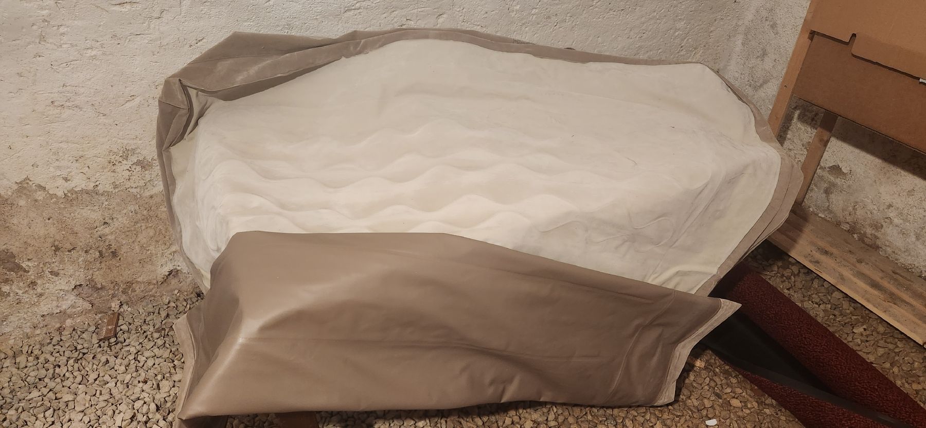 Matelas: Luftmatraze elektrisch – D'occasion à Bonfol par mai_p9rx
