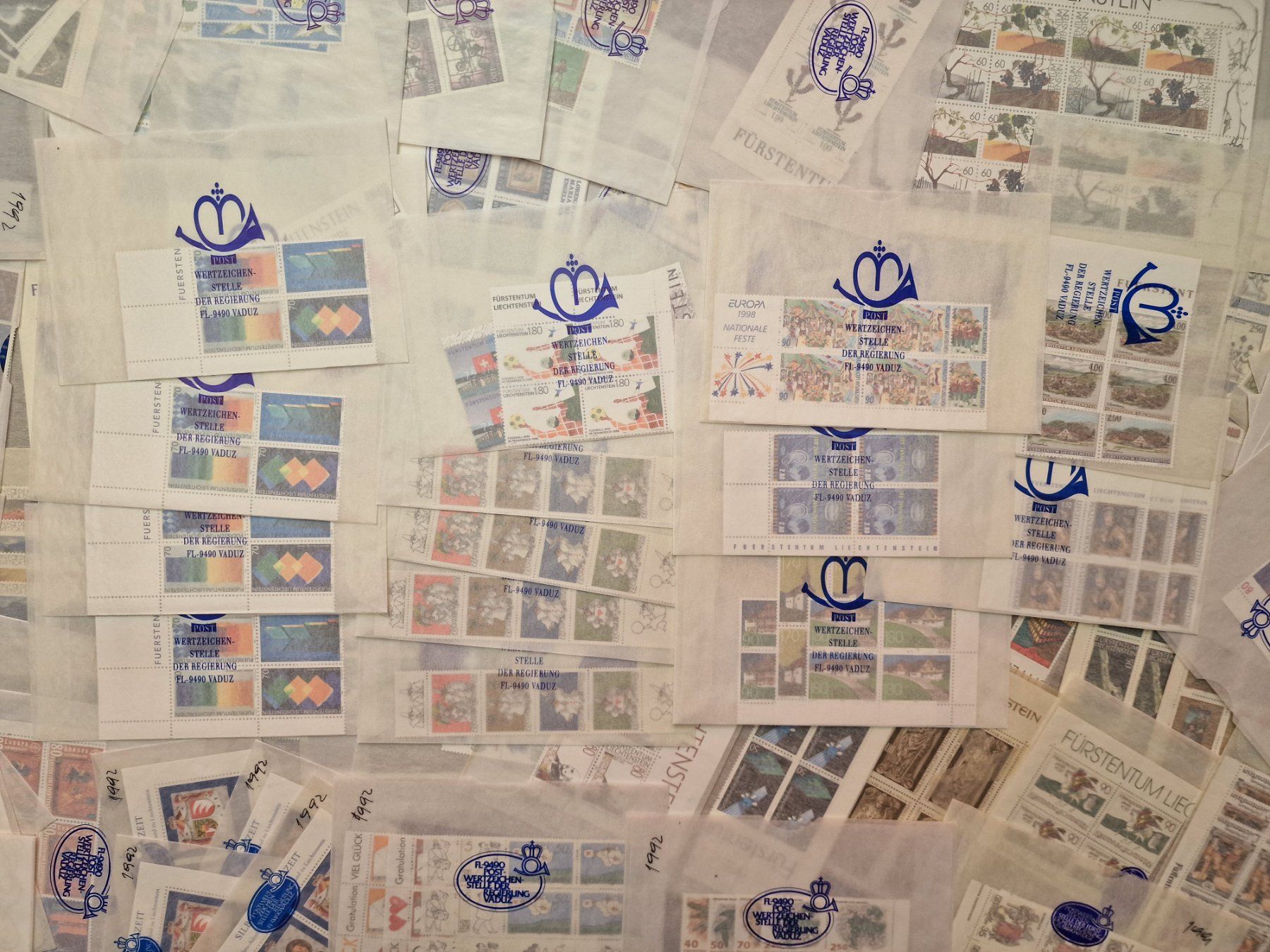 Tutti i francobolli: FL 1990-98 NEU **4-er Blocks mit Tabs & Einzel aus ABO – Nuovo e nell'imballaggio originale da Aesch LU venduto da briefmarken.uray 6