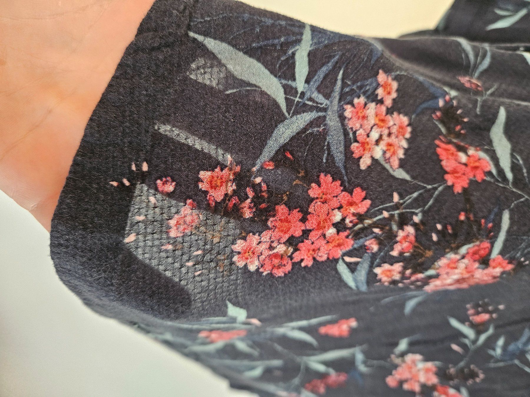 Esprit Blusen: Damen Bluse Esprit dunkelblau mit Blumenmuster – Gebraucht aus Ebikon von SecondChance_byM 3