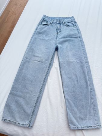 Stylish Light Wash Denim Jeans - Wide Leg!