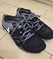 Baskets Nike Flyknit grises et noires, T36