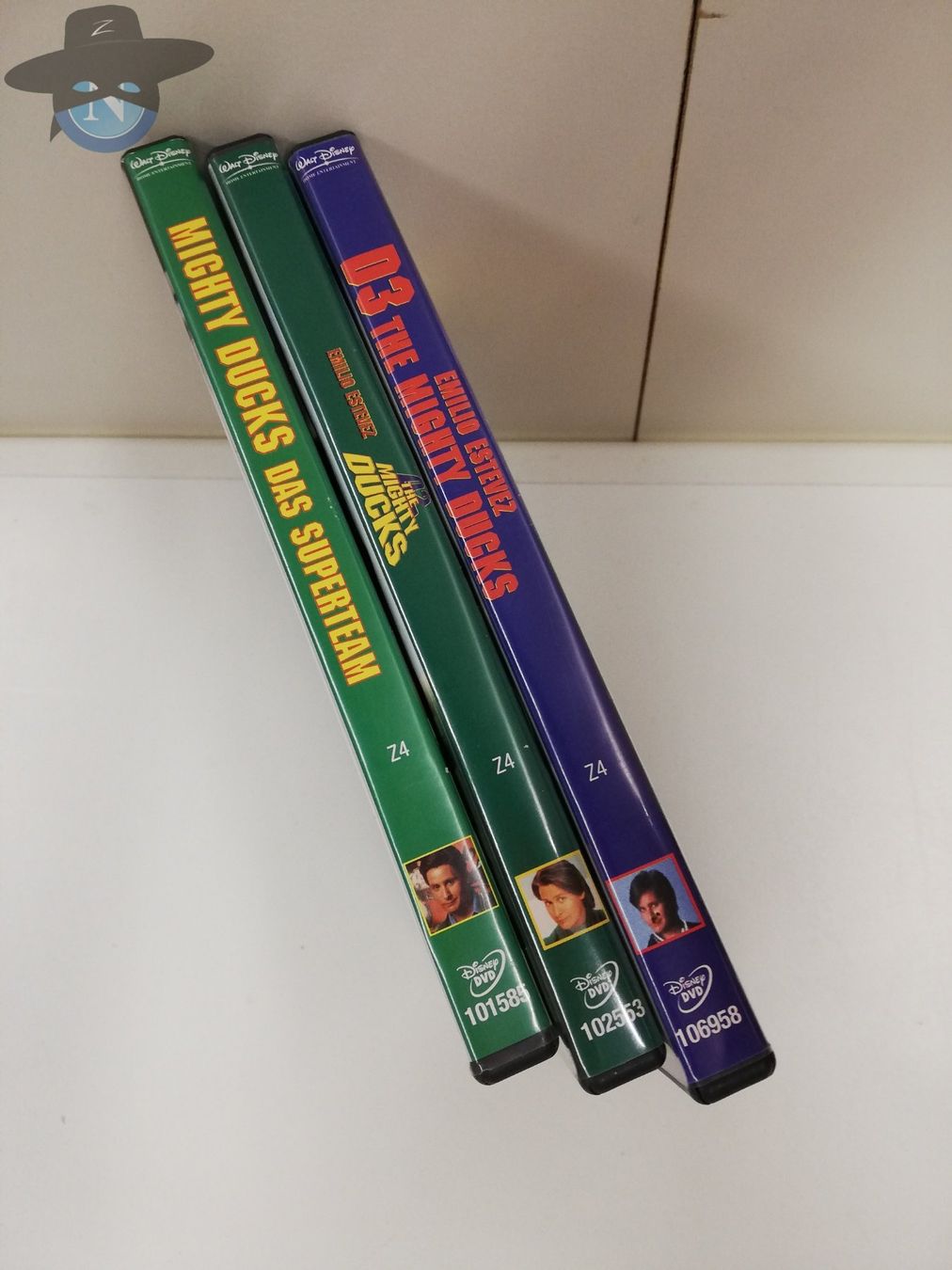 Tutti i DVDs: Mighty Ducks Set - Teil 1 bis 3 / DVD – Usato da St. Gallen venduto da zorro_dc 3