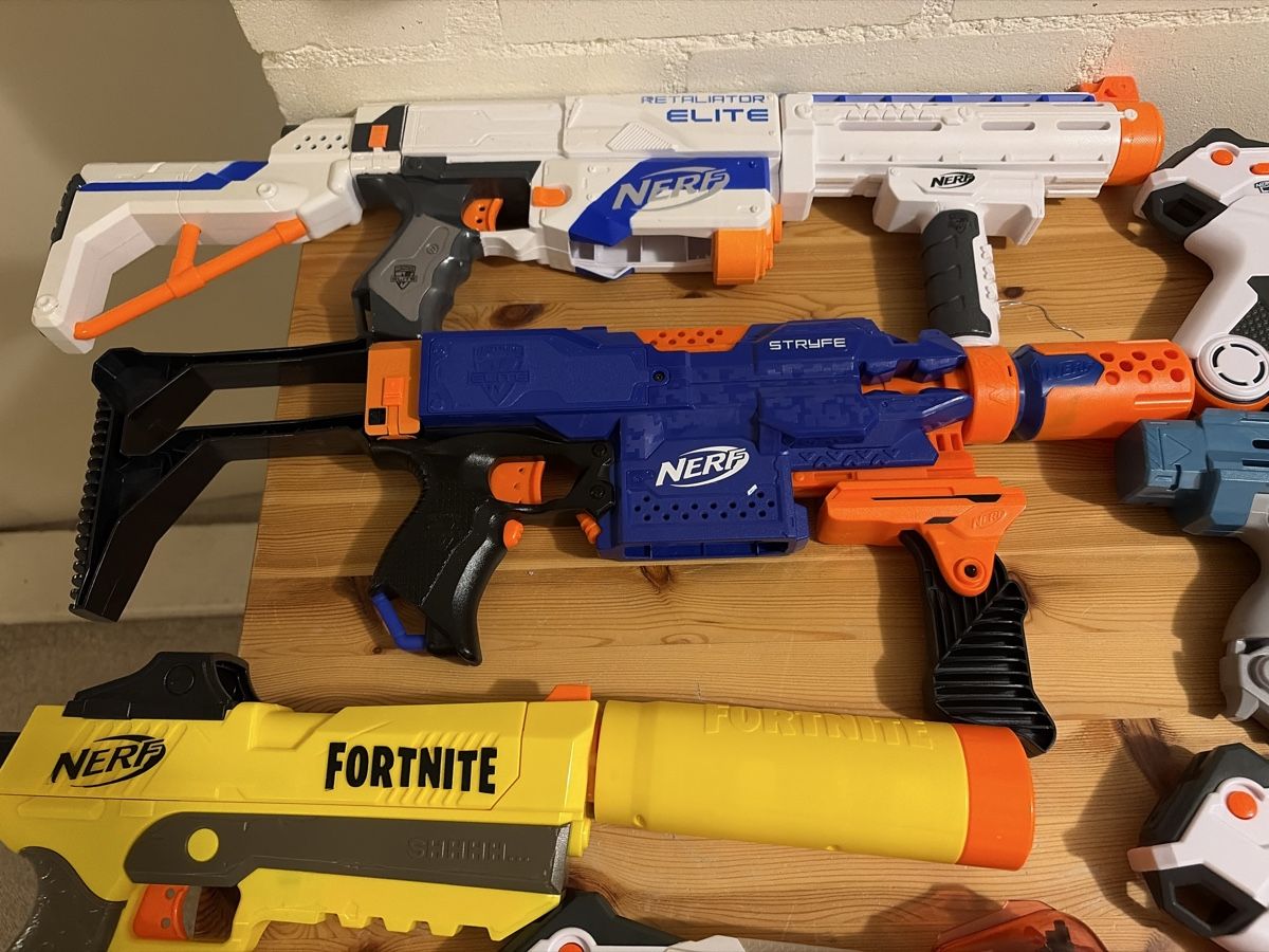 Nerf Giocattoli: Lot de Pistolets nerf  – Usato da le mont sur lausanne venduto da Alecour 1