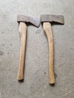 2 Beile mit Holzstiel, gebraucht, guter Zustand