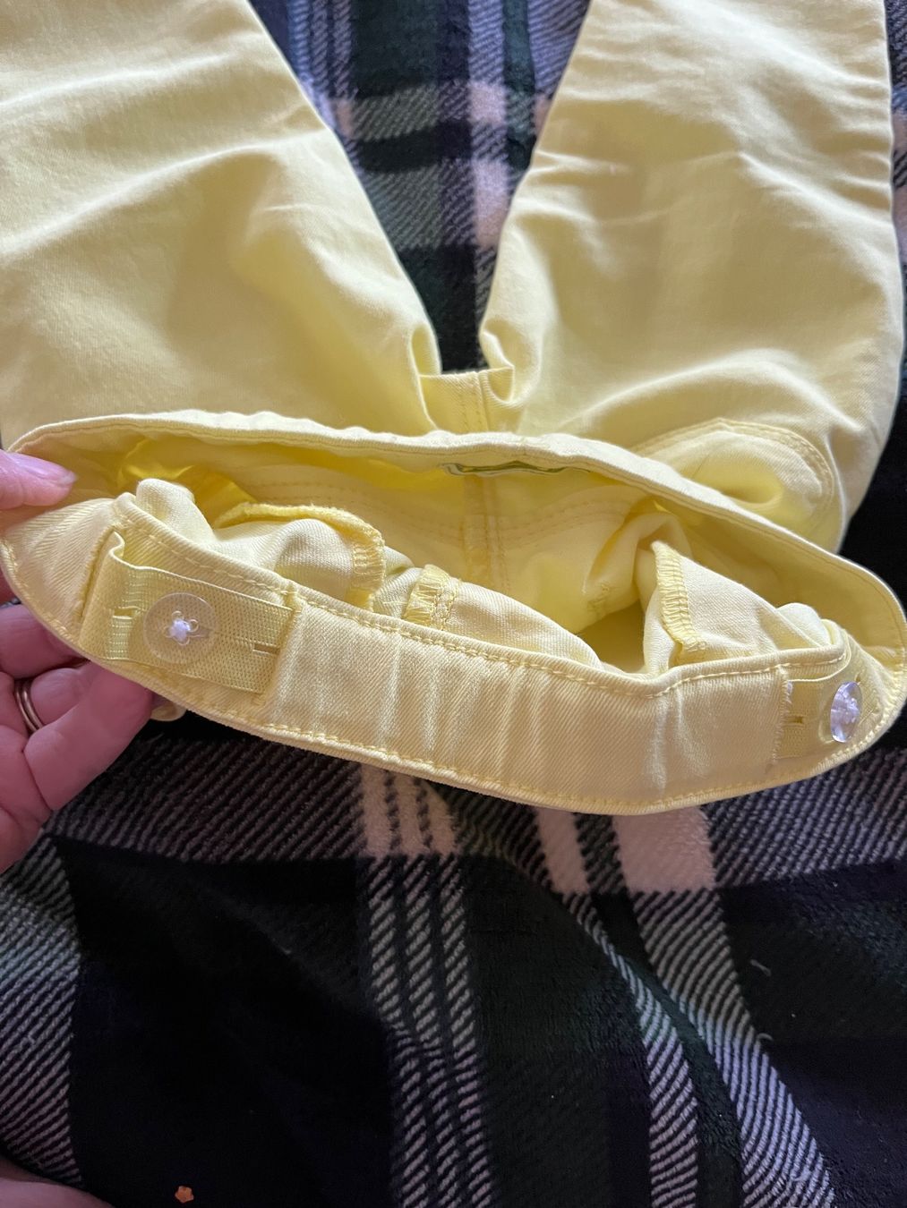 Pantaloni: gelbe Röhrenjeans, Größe 102, Vertbaudet – Usato da Umiken venduto da deb_57xk 2