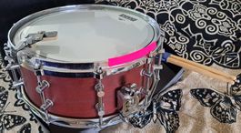 Snare Drum 14" Mahagoni mit Koffer und Sticks