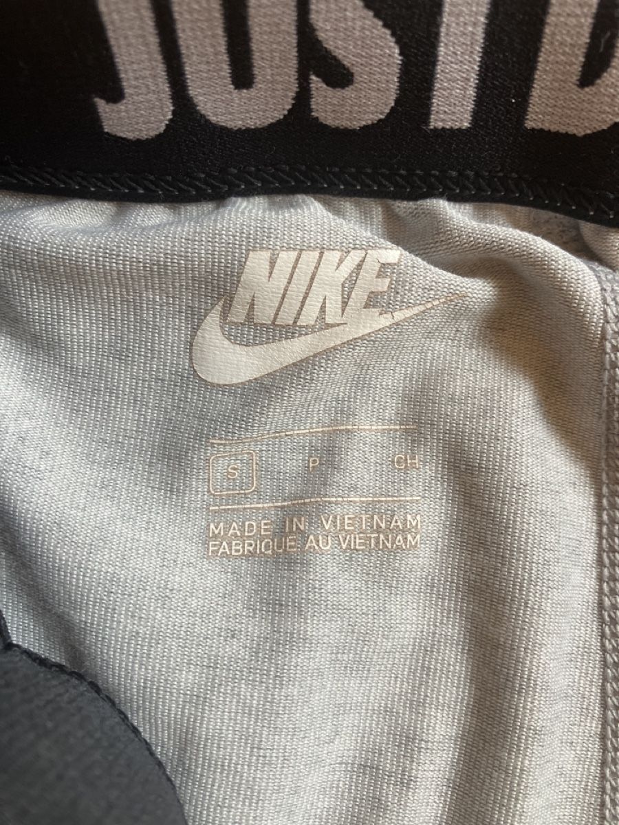 Nike Leggings: Nike Leggins Grau Grösse S – Usato da St. Gallen venduto da hnnh.koch 1