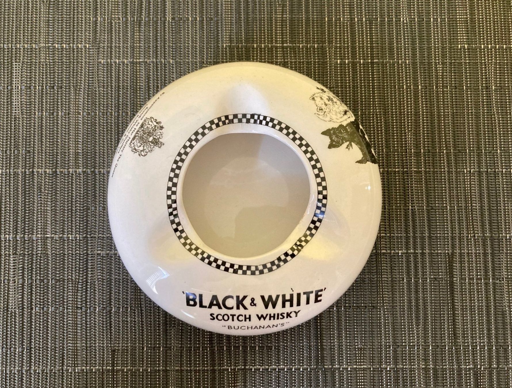 Aschenbecher: Aschenbecher Black & White Whisky Hunde – Gebraucht aus Zürich von cornetto55 4