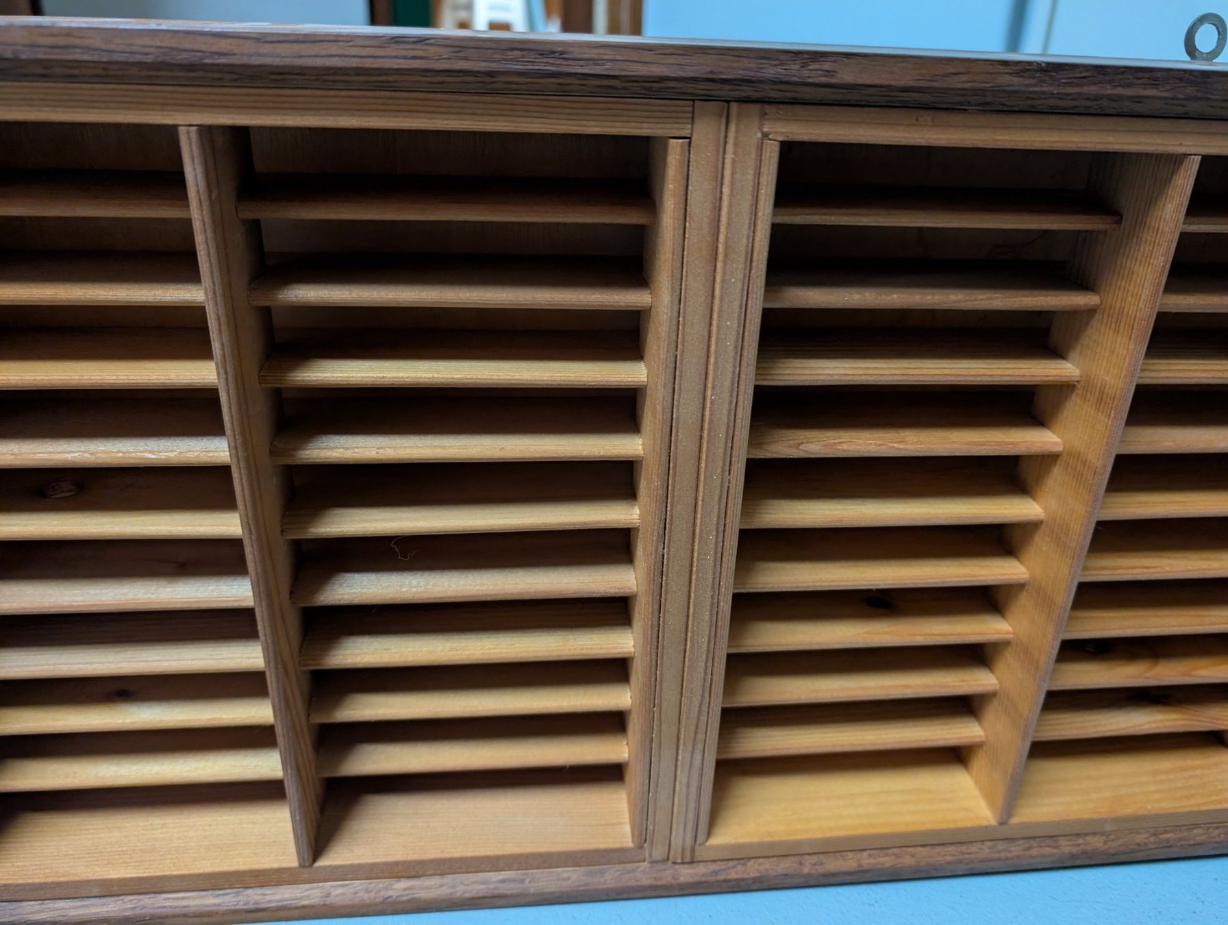 Scaffali: Rangement mural pour cassettes audio – Usato da Delémont venduto da breacH 2