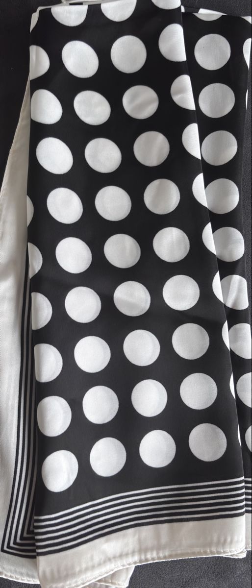 Foulard & Sciarpe: Woman’s scarf . Dots pattern  – Nuovo (secondo la descrizione) da Dübendorf venduto da S1973E 1