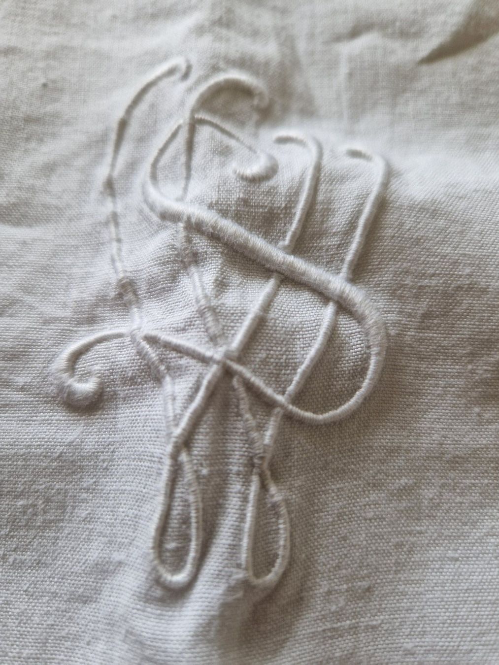 Bettwäsche: Leintuch mit Stickerei / Monogramm SW – Gebraucht aus Bern von Antikbatik 4