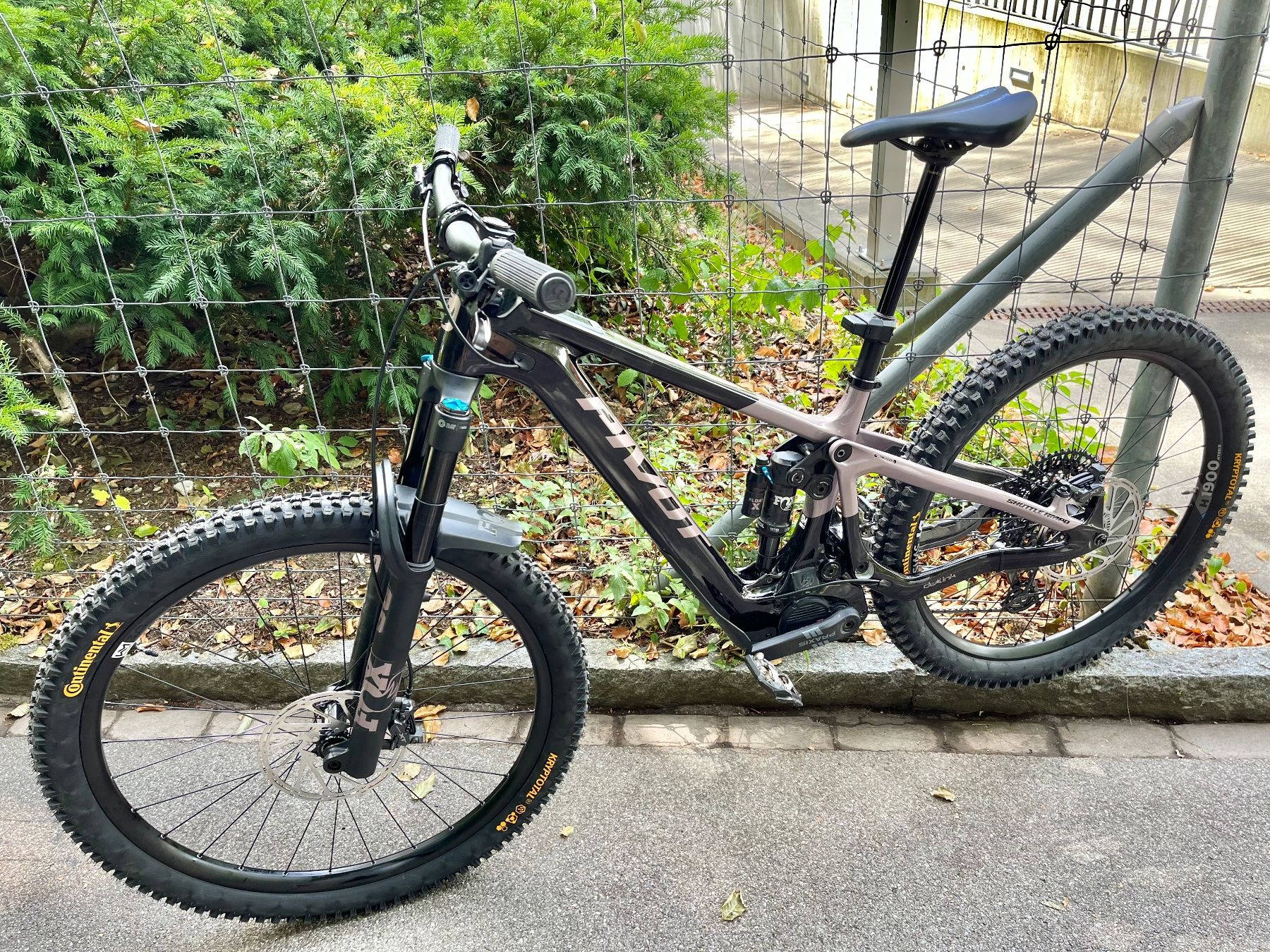 Vélos: Pivot Shuttle AMP‘D E-Bike mit Avonix MS2 Gr.MS – D'occasion à Winterthur par janser02 2