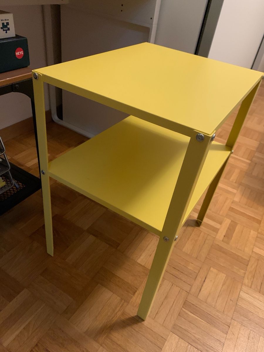 Comodini: Yellow Side Table Two Tier Good Condition – Nuovo (secondo la descrizione) da Zürich venduto da mag_r62k 1