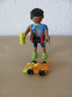 Playmobil Figur mit Zubehör und Rennwagen gebraucht