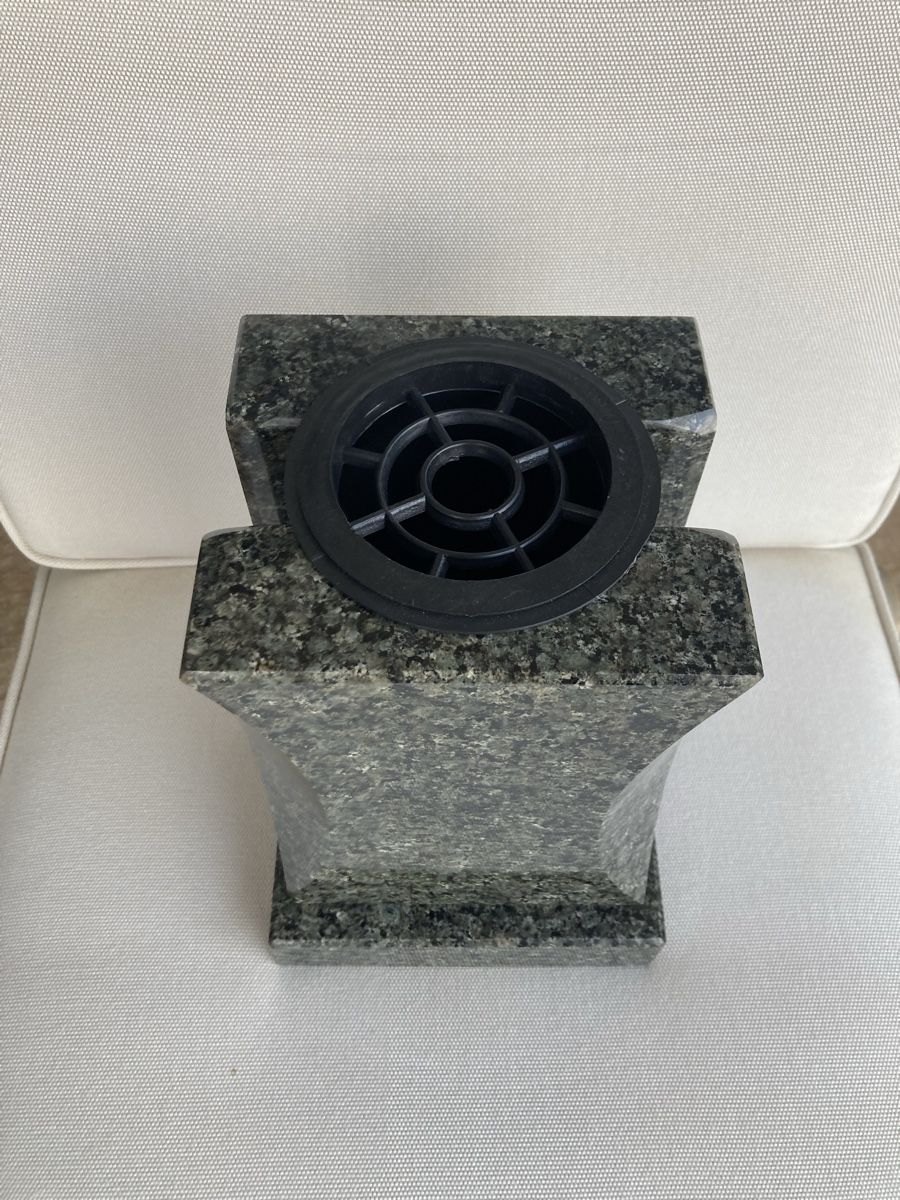 Vasi & Recipienti: Vase en granit – Nuovo e nell'imballaggio originale da Romont FR venduto da vad_q2zr 2