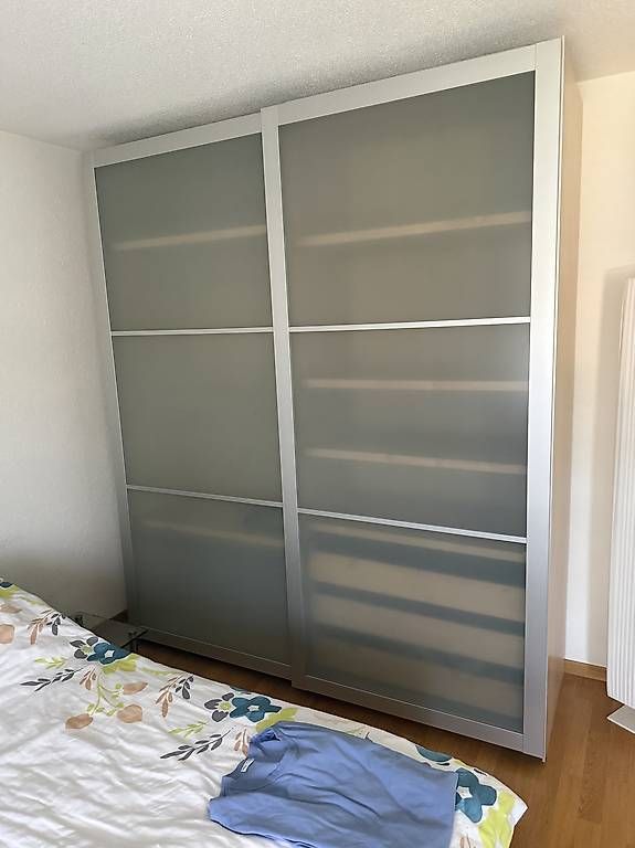 Armoires: Schrank  – D'occasion à Schliern b.Köniz par rafal32
