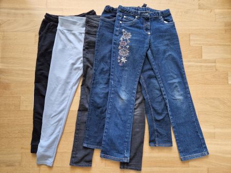 5 Hosen, Gr. 152 cm