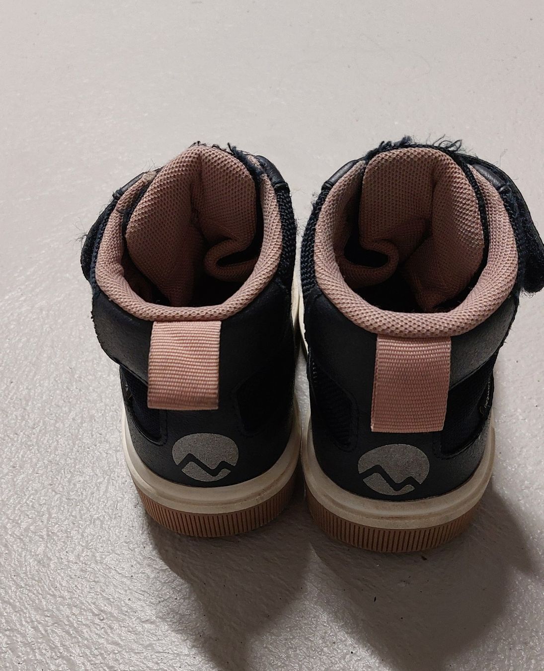 H&M Scarpe per ragazze: Halbhohe wasserdichte H&M Sneaker Grösse 24 – Usato da Hefenhofen venduto da mar_pm5k 1