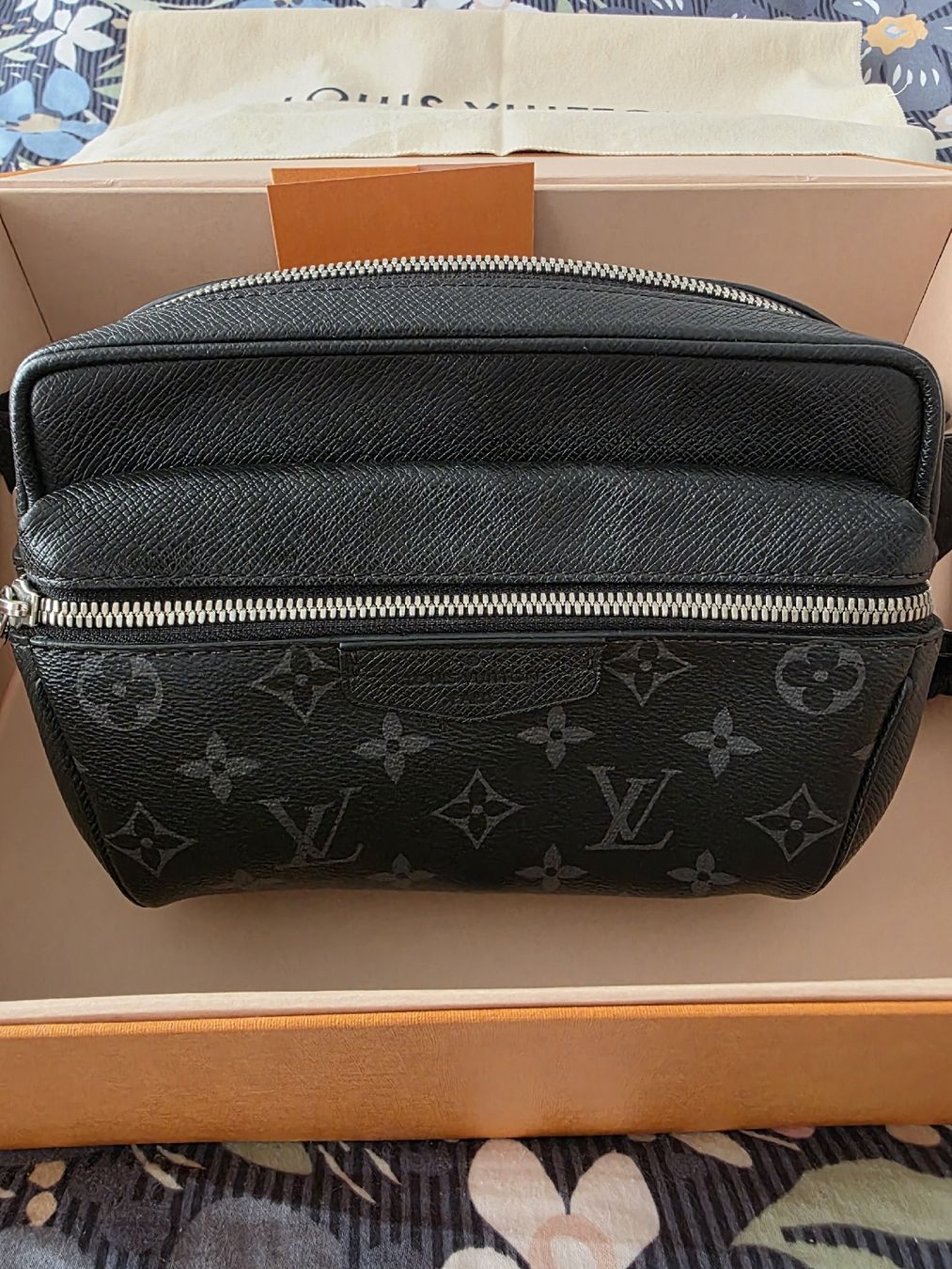 Louis Vuitton Sacs: Louis Vuitton Outdoor Bumbag - Taigarama Monogram Eclipse – D'occasion à Oftringen par JG__4 1