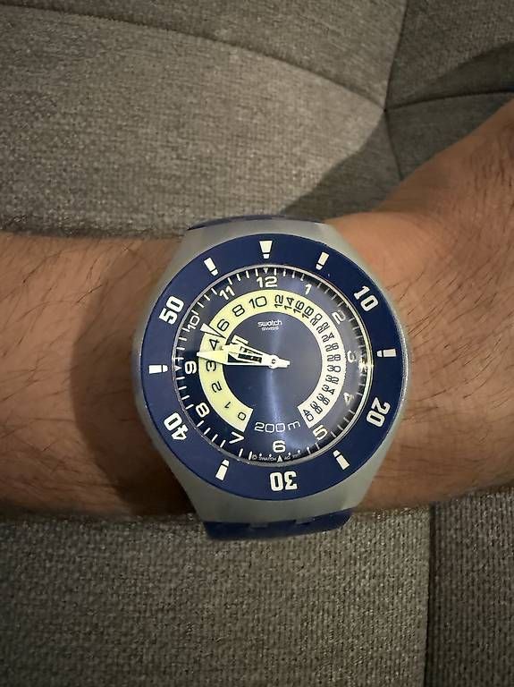 Uhren: swatch Uhr 200 m – Gebraucht aus Basel von rachidou22