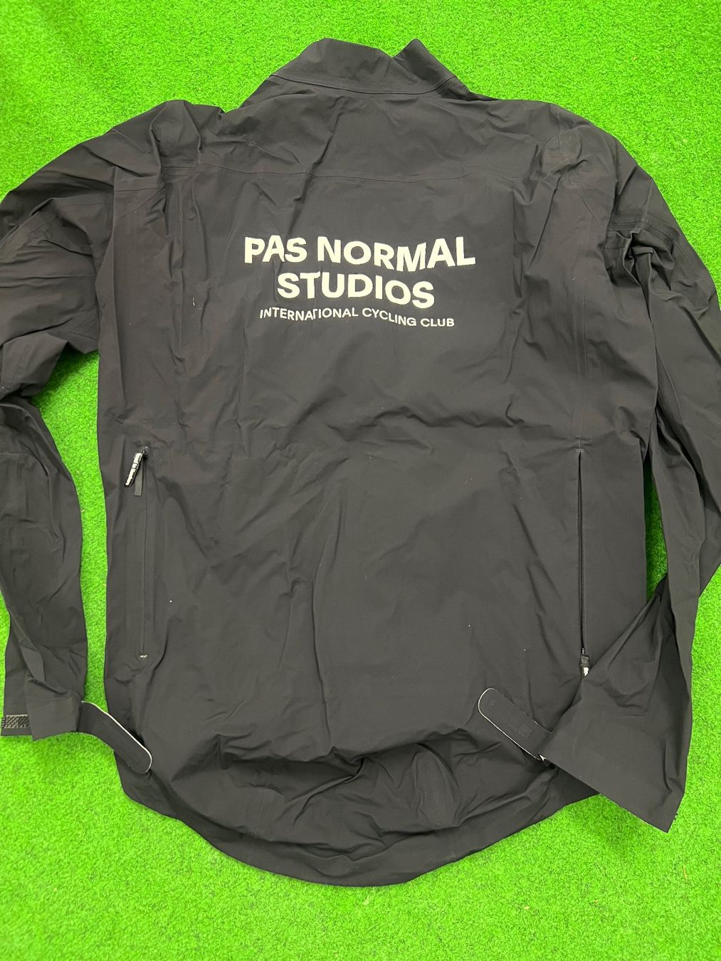 Giacche: Pas Normal Studios Men's Essential Shield Jacket Size L – Usato da Neuchâtel venduto da jon_588l 1