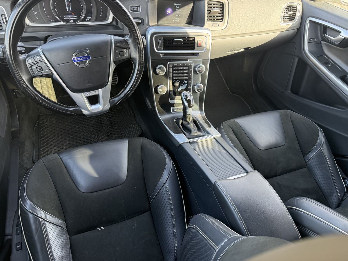 Volvo Automobili: Volvo V60 Twin Engine R-Design – Usato da Oberönz venduto da Xyz90 4