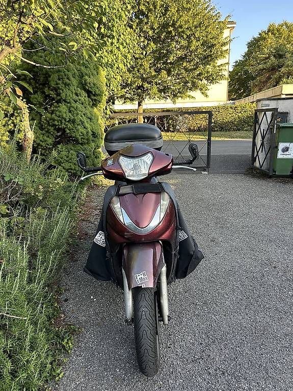 Scooters: Honda SH 300i – D'occasion à Plan-les-Ouates par jerem1228